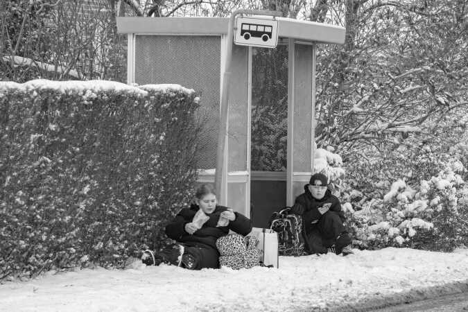 Venter på bussen!